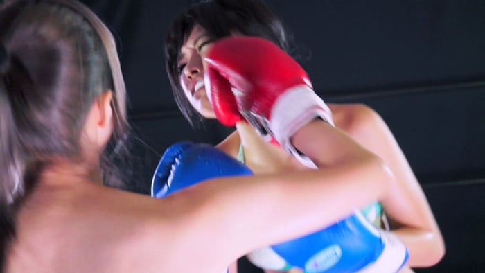 春川せせらとYUEが女子ボクシング対決