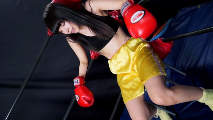YUE選手を男の全力パンチでフルボッコ